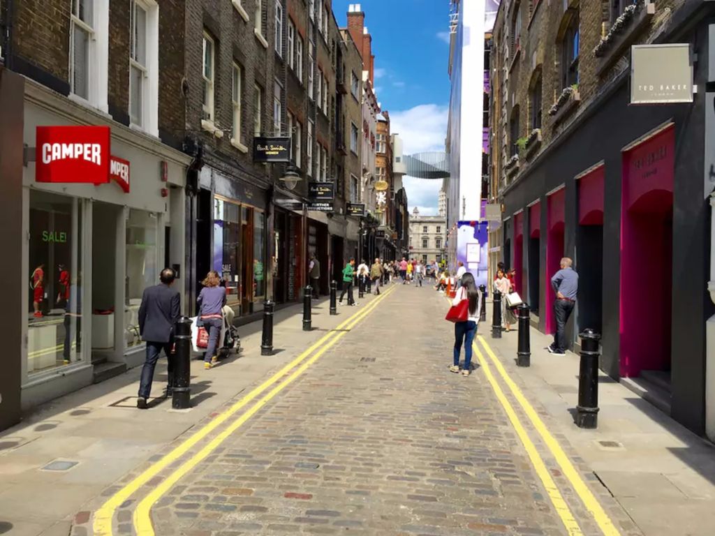 Beautiful 3 floor (2 bed, 3 bath) townhouse with roof terrace in Central London