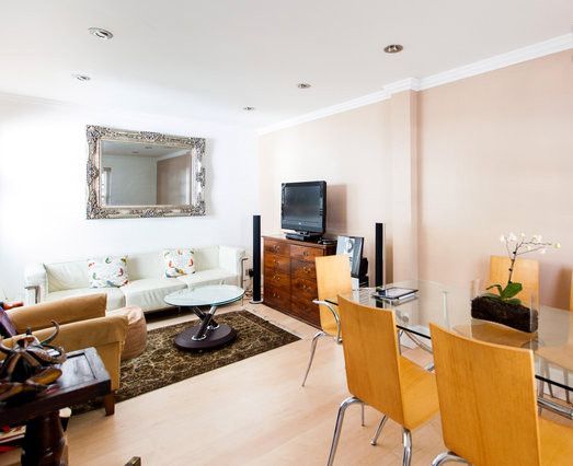 Charming Living In Central London - (3 Bed  3 Bath)