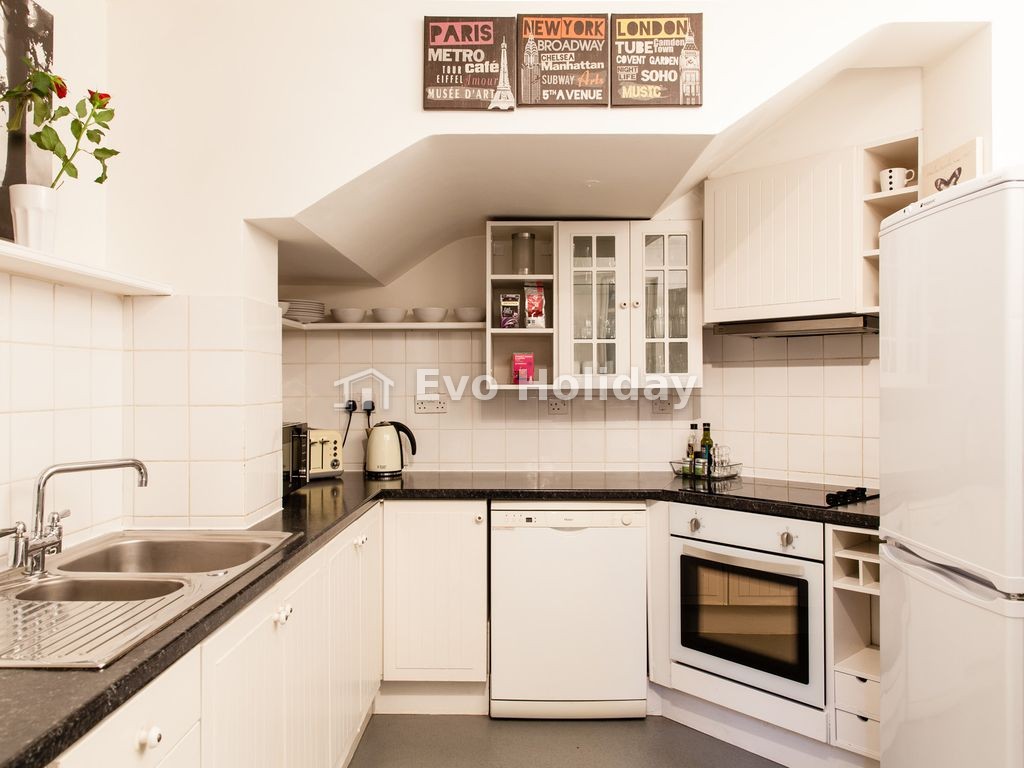 COVENT GARDEN 3 MIN TO SUBWAY, PERFECT CENTRAL LOCATION!