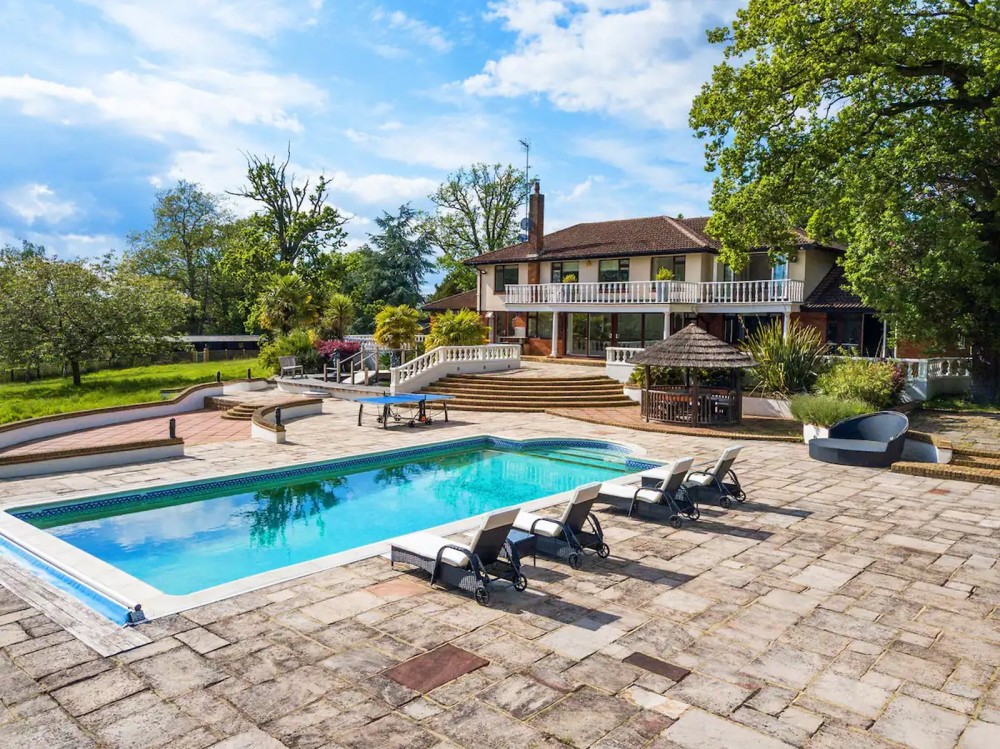 Large Villa Mansion with Pool House & Tennis Court