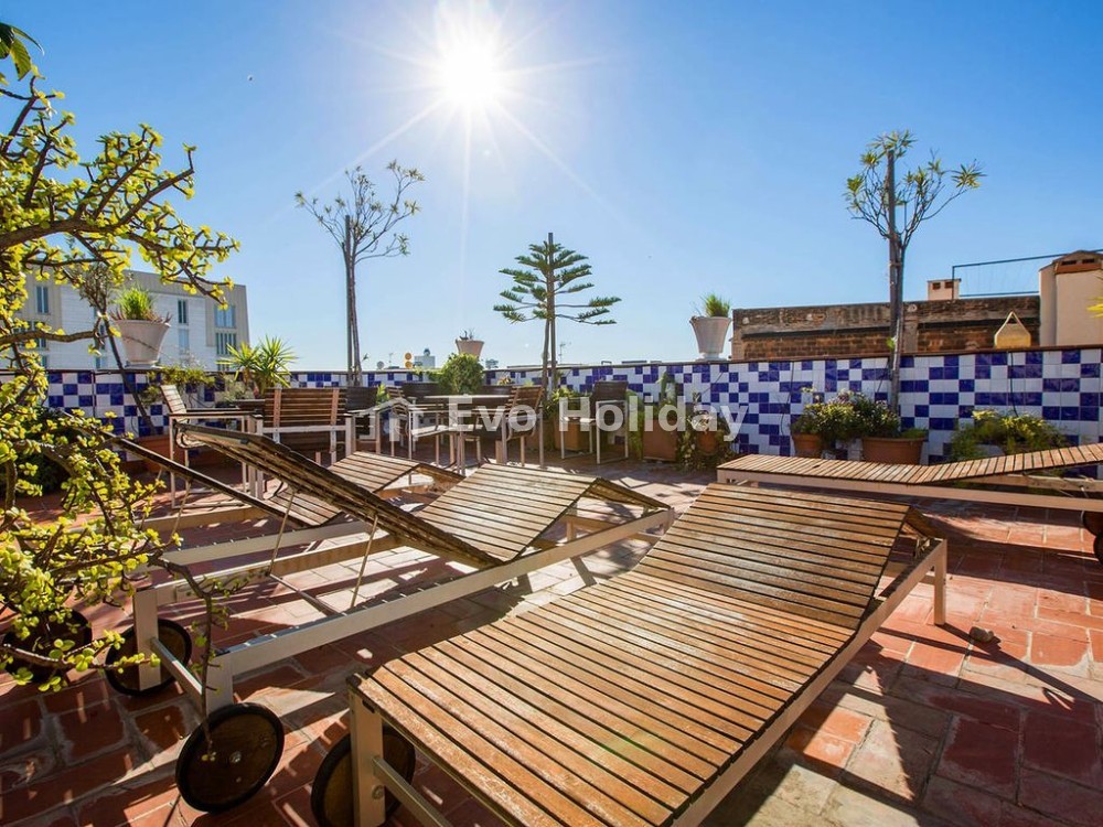Plaza Real, and Beach! Excellent Location