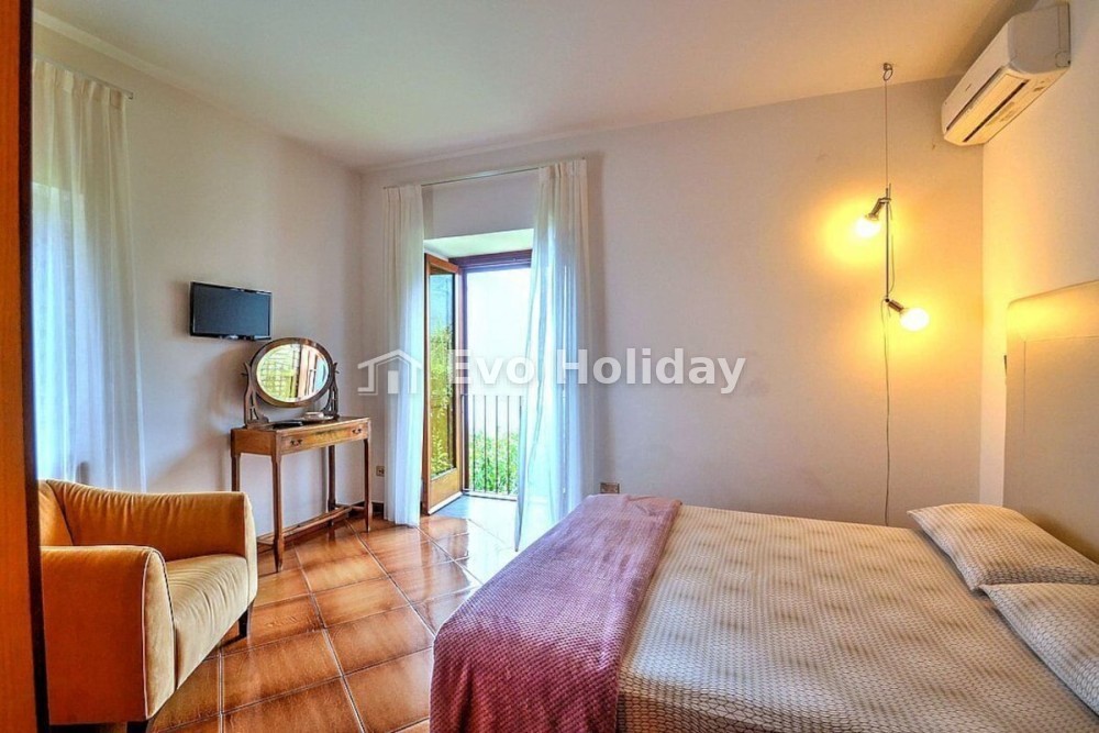Villa with private pool for 10 guests