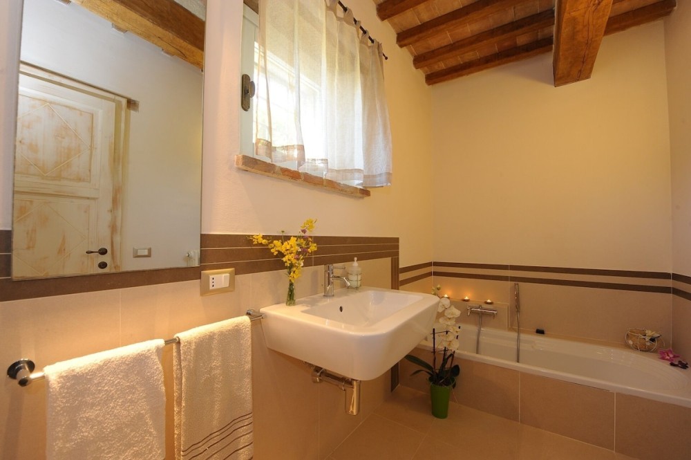 Villa with private pool in green heart of Italy