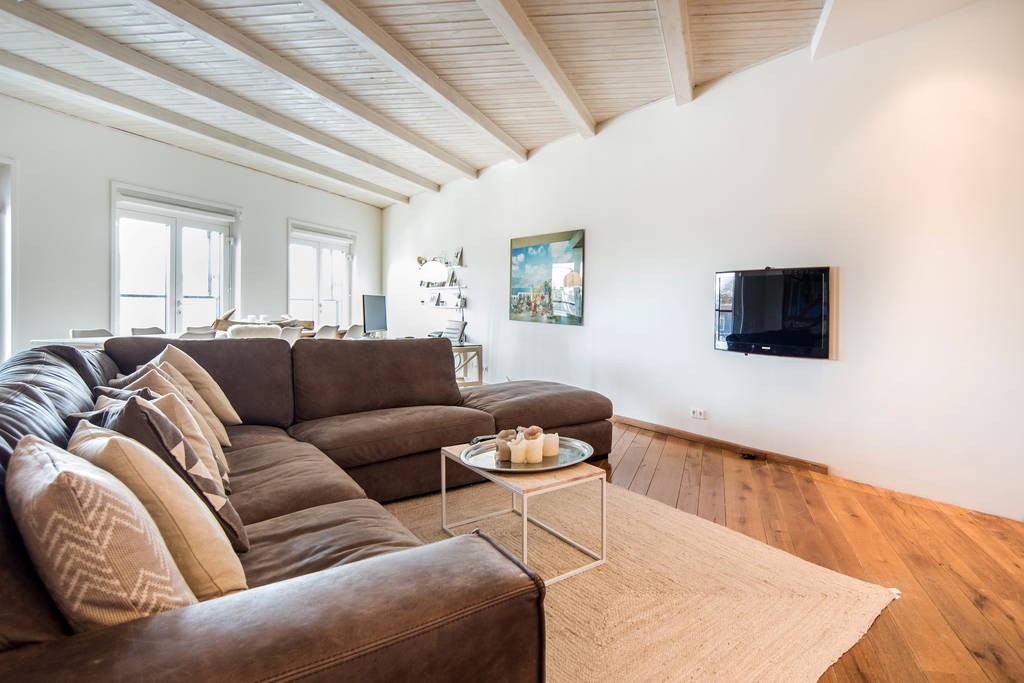 Very spacious and modern looking apartment