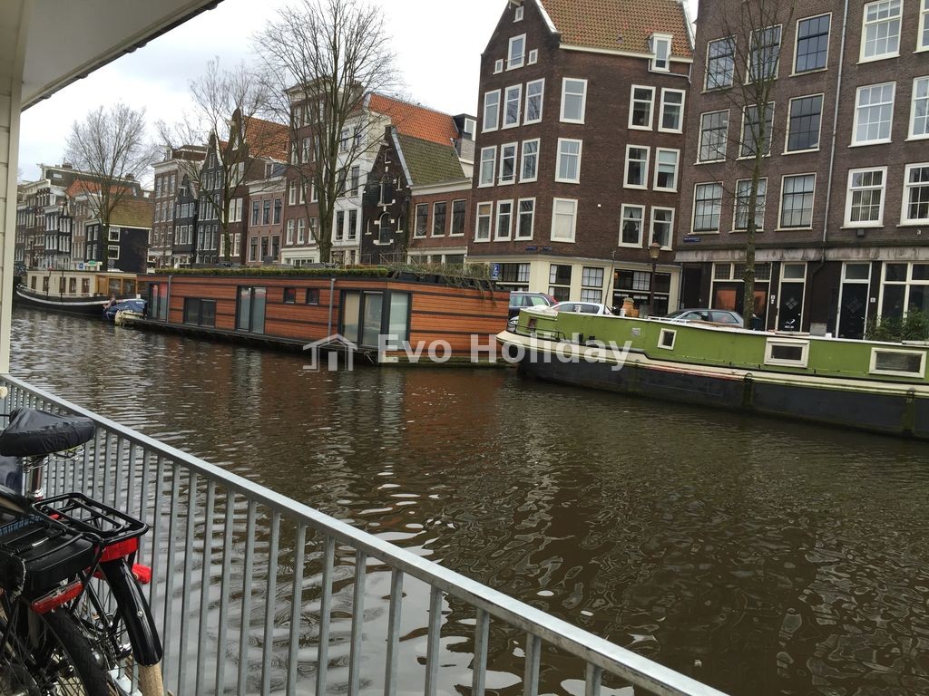 Experience Amsterdam from a houseboat in the beautiful, historic Jordaan area