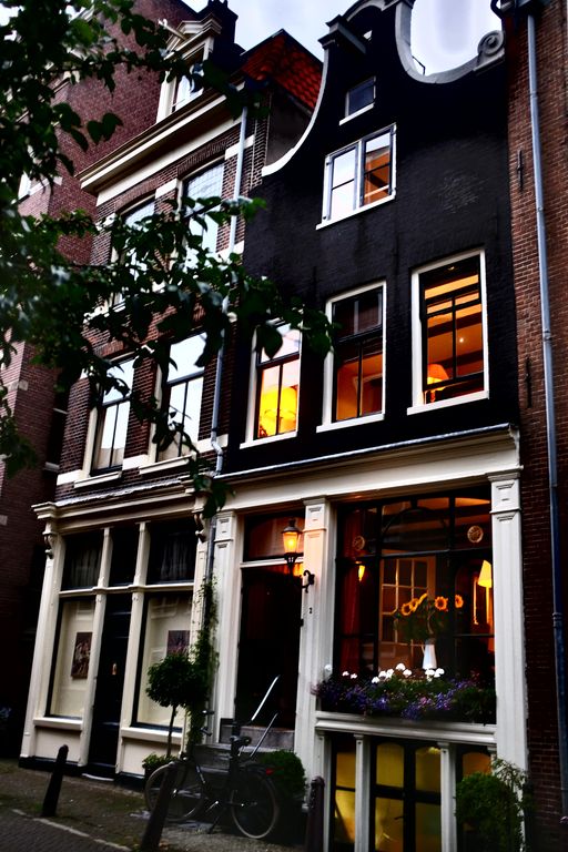 Picture perfect 1740 house overlooking Prinsengracht canal - luxury with charm