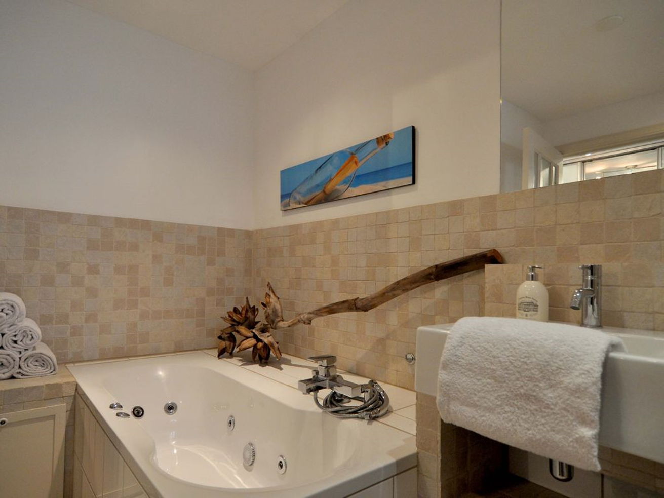 Canal View Apartment Sleeps 1-7 with Private Garden