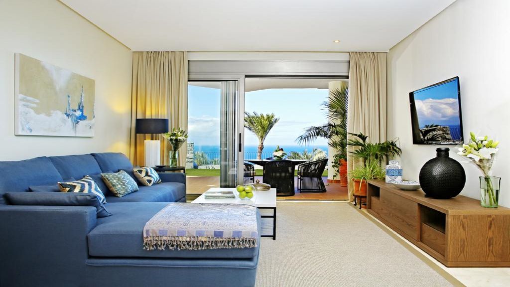 Three-Bedroom Duplex with Spa Bath and Sea View