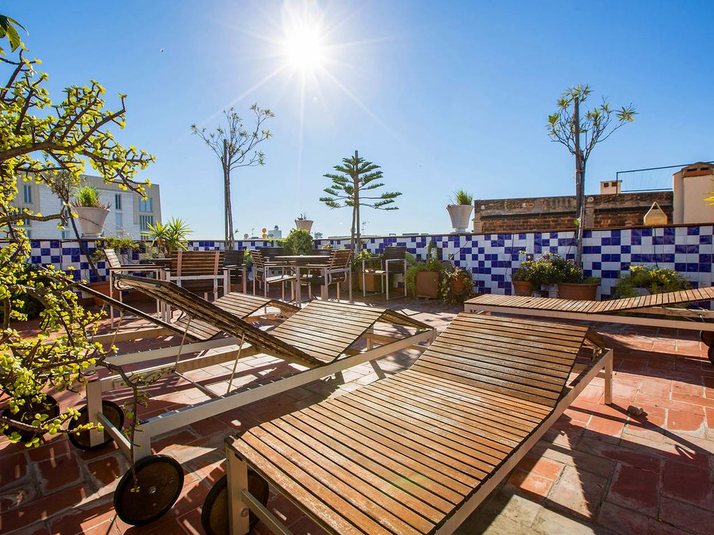 Plaza Real, and Beach! Excellent Location!