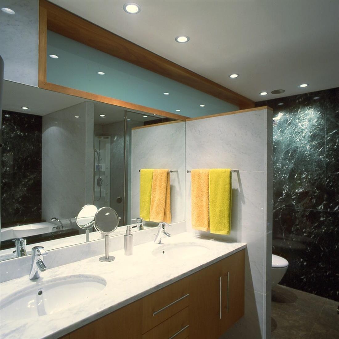 Santa Marta Lux Host